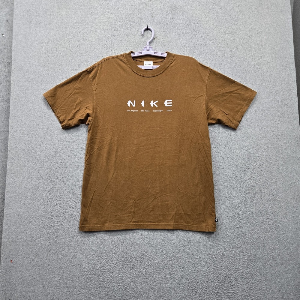 Nike SB Men Shirt M Brown City Info Skate Streetwear Loose Short Sleeve
